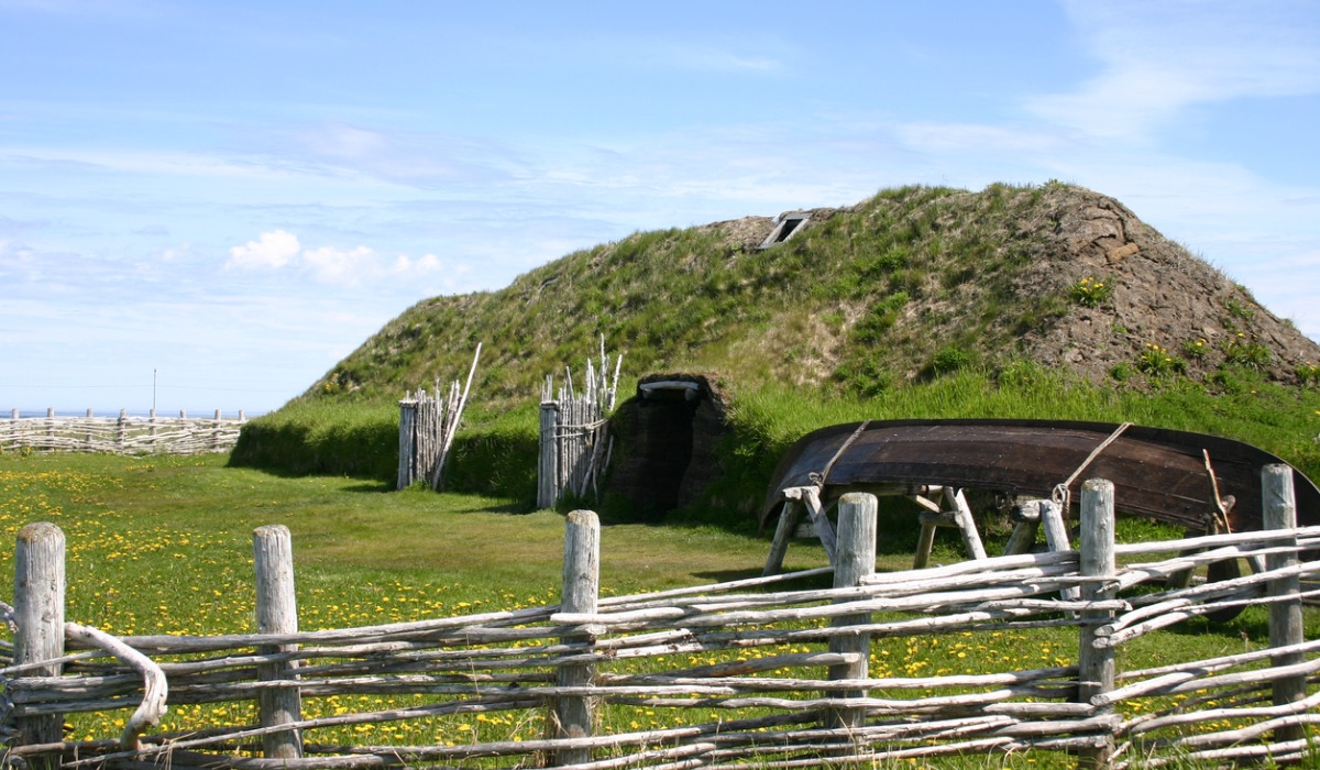 L’Anse aux Meadows es considerado como el primer asentamiento europeo en América. 