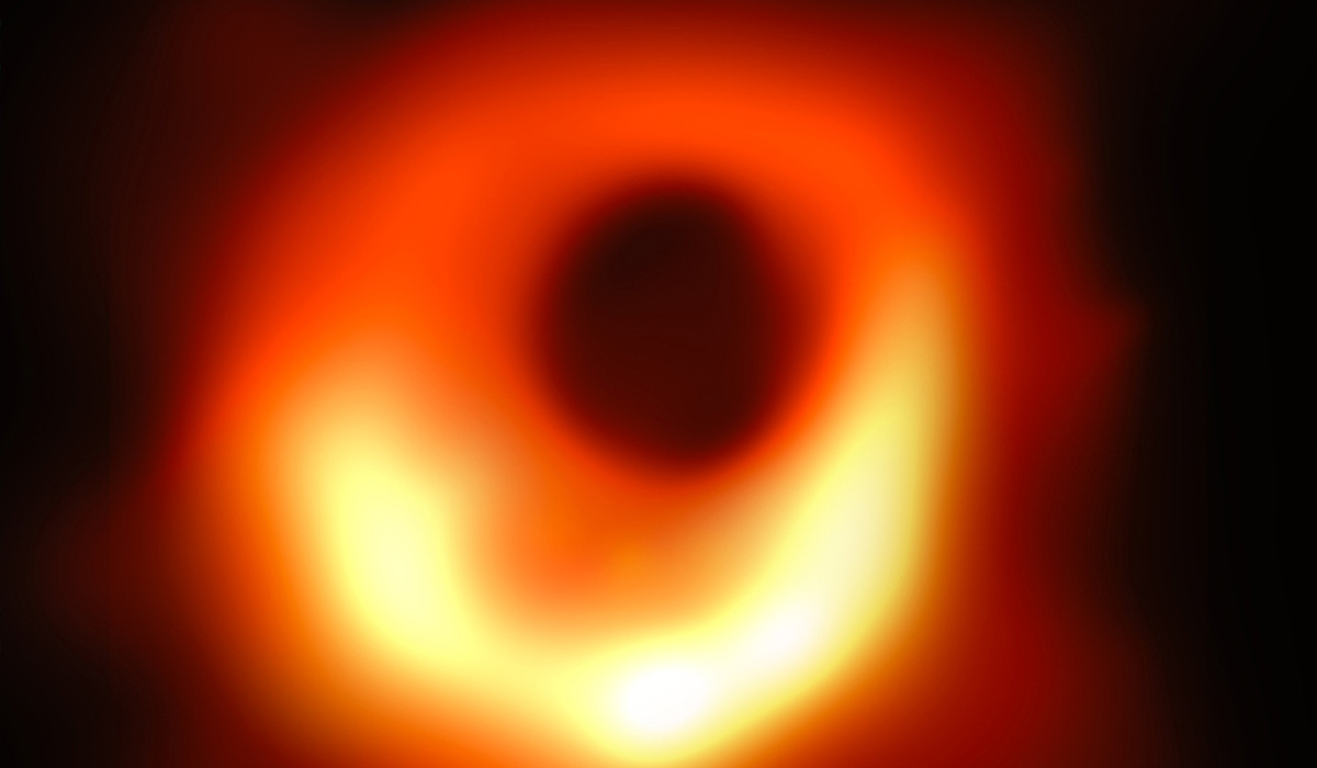 Fotografía real del agujero negro en la galaxia M87.
