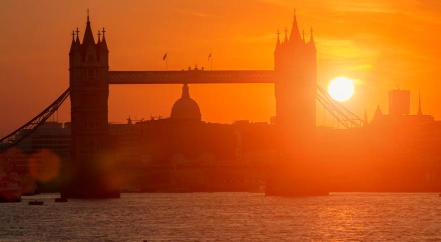 Crisis climática: por primera vez en su historia, Inglaterra decreta "alerta roja" por calor extremo