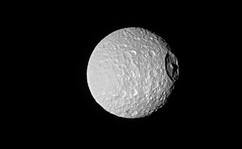 Capturan imagen de la sorprendente “Estrella de la Muerte” de Saturno-0